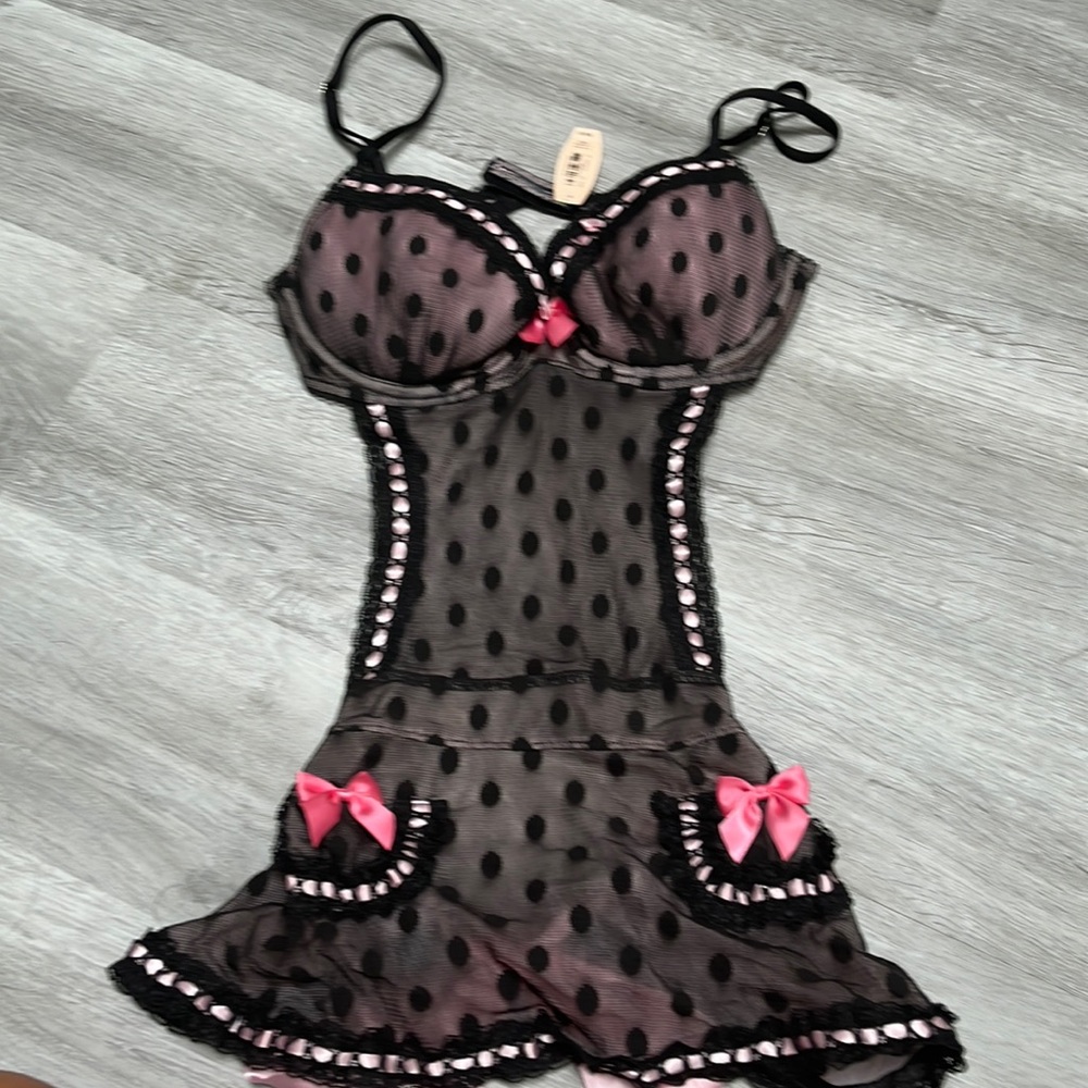 Victoria secret lingerie / never worn/perfect condition still has tags